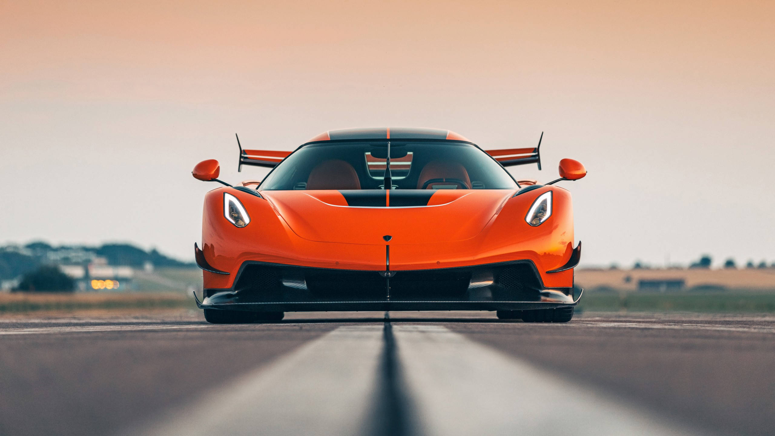 2560x1440 橘色 Koenigsegg Jesko 跑車 壁紙