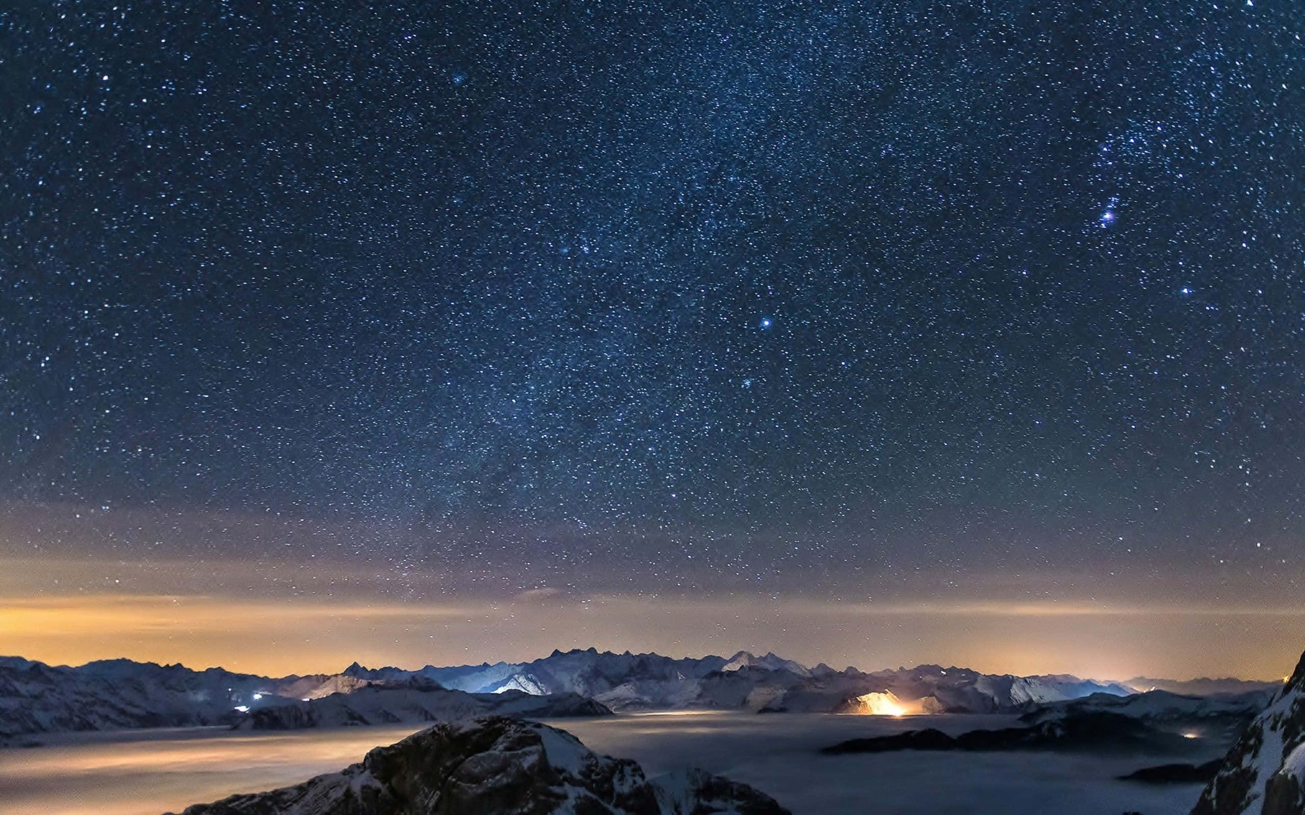 星空下的雪白阿爾卑斯山 4K 超高清風景 壁紙