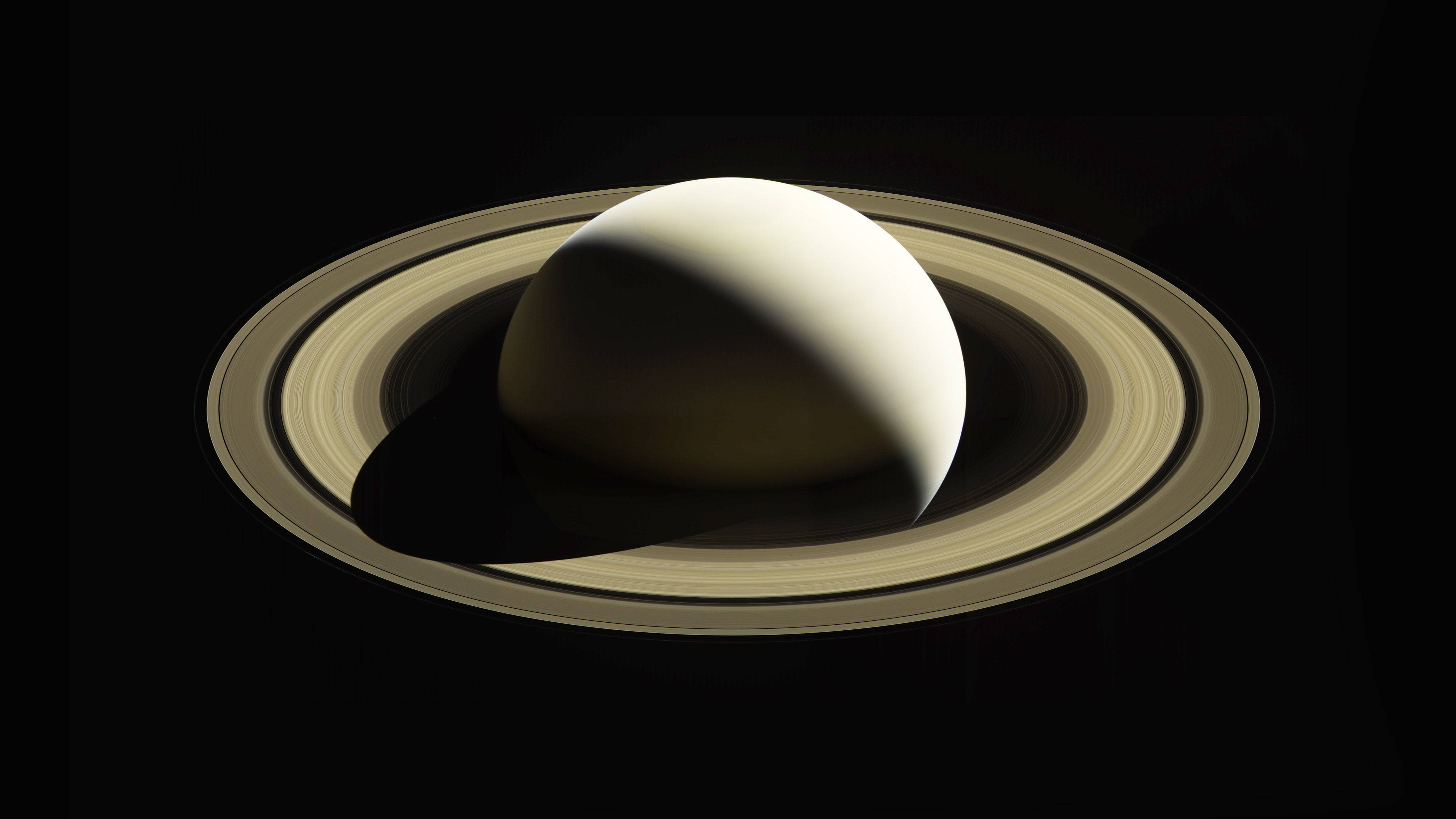 土星鳥瞰 4K 壁紙