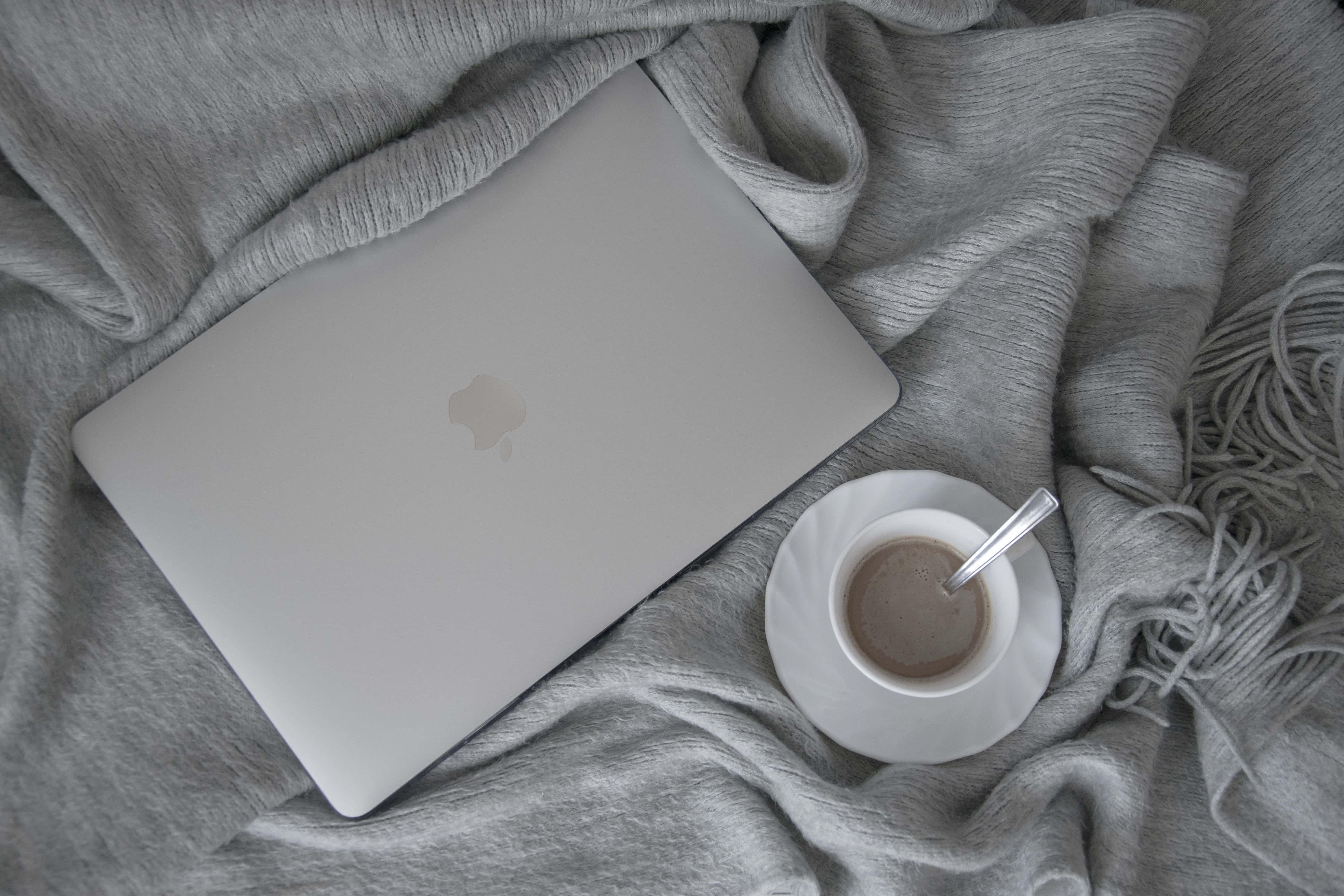 享受Aesthetic Macbook的絕美視野 壁紙