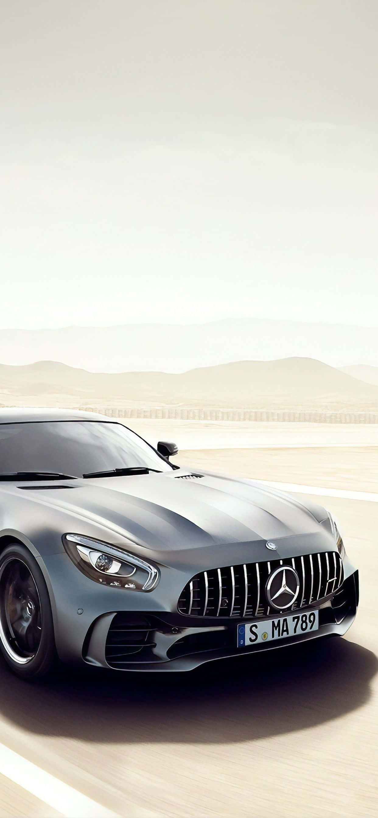Android 灰色 AMG GT-R 山巒剪影背景 壁紙