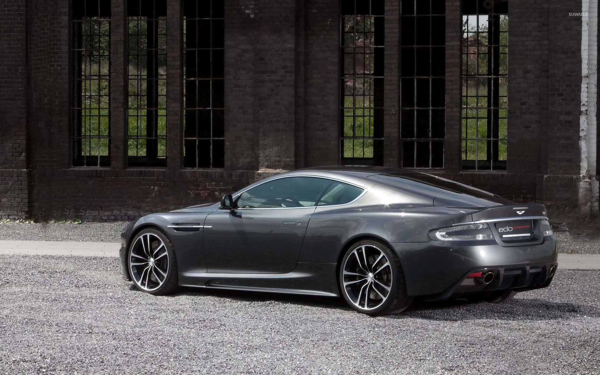 Aston Martin DB9 優雅與力量 壁紙