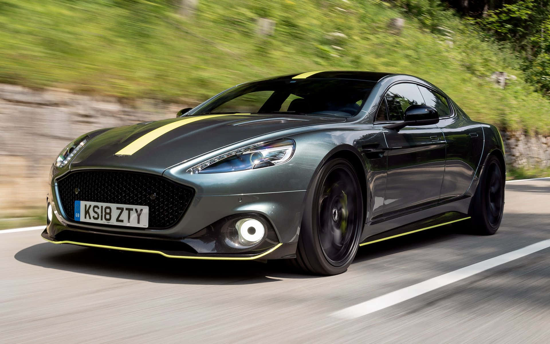 標題：Aston Martin Rapide S – 力量與奢華的融合 壁紙