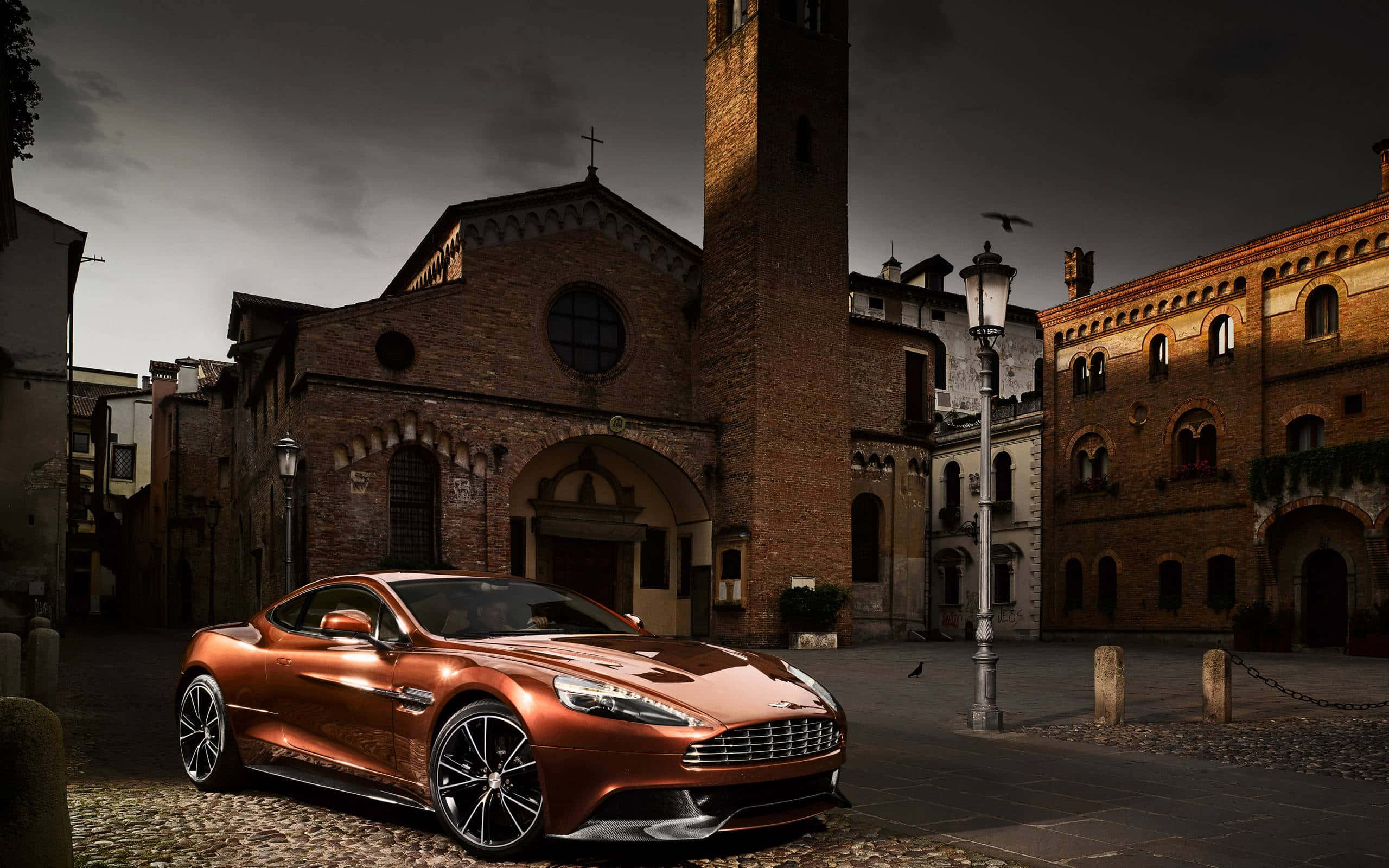 Aston Martin Vanquish：奢華與力量 壁紙