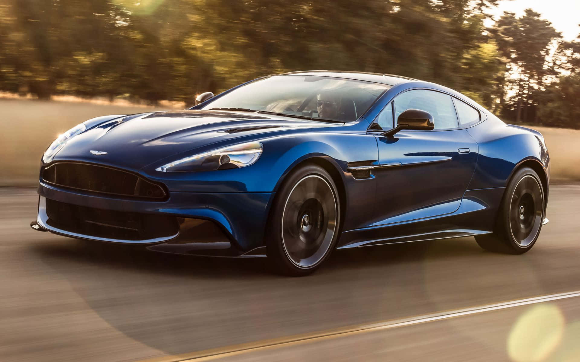 光彩奪目的 Aston Martin Vanquish 全貌 壁紙