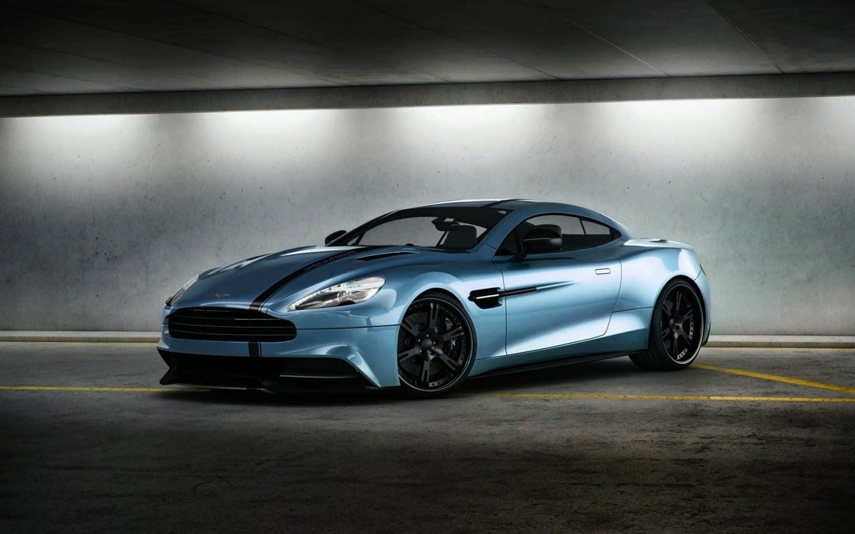 流暢奔馳的Aston Martin Vanquish 壁紙