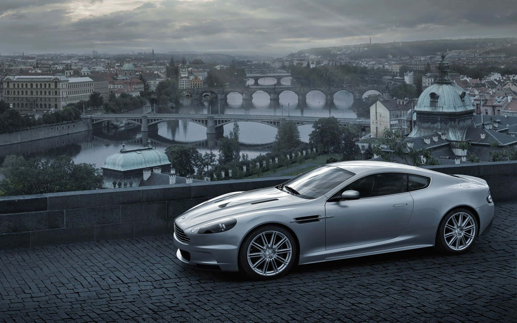 令人驚豔的 Aston Martin Vanquish 準備馳騁 壁紙