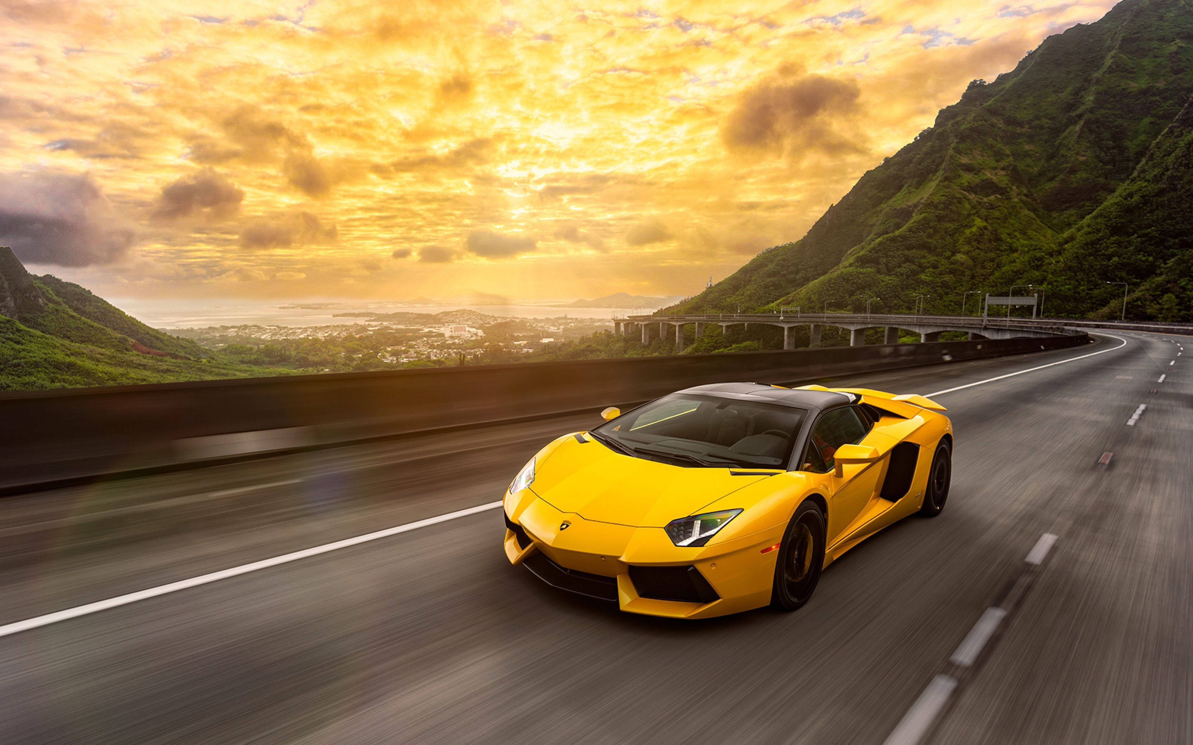黃色藍寶堅尼Aventador 4K跑車 壁紙