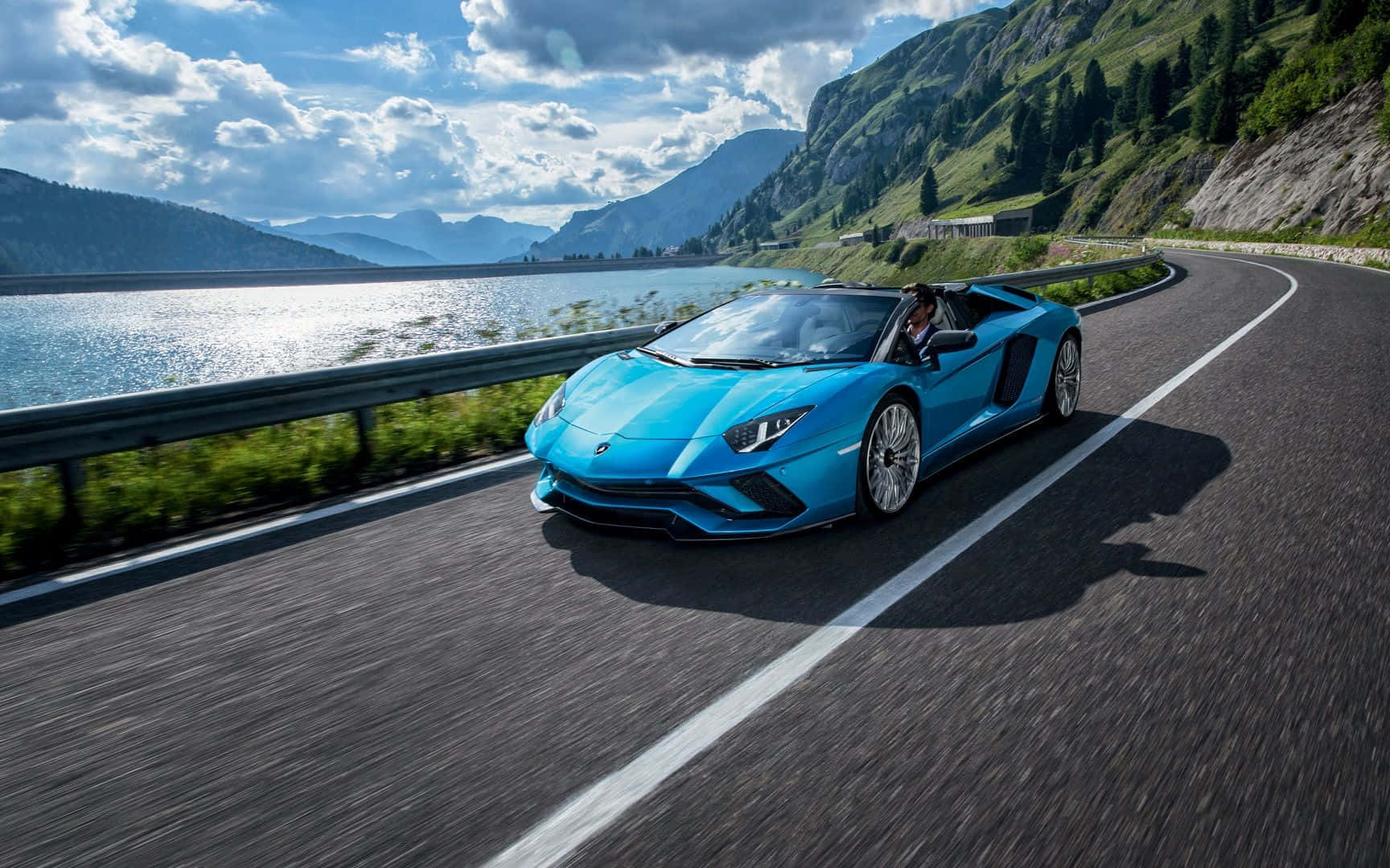 運動型淺藍色藍寶堅尼Aventador 壁紙