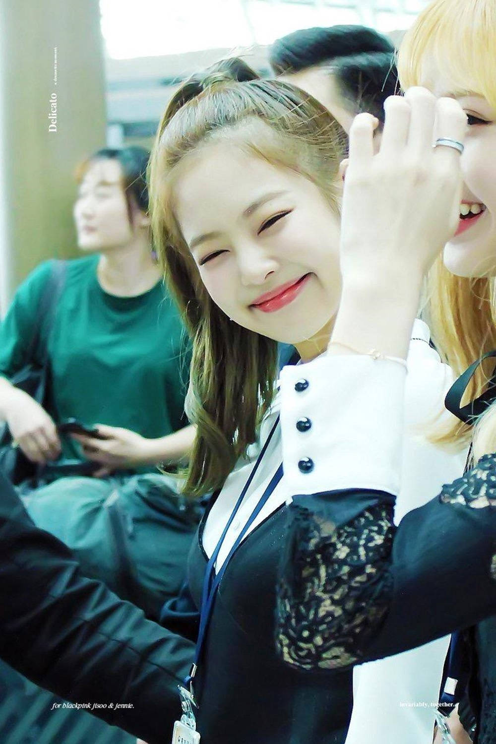 Blackpink可愛Jennie圓臉桌布 壁紙