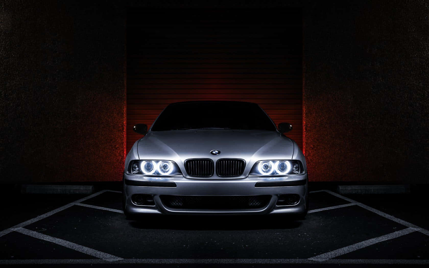 酷炫銀色BMW 壁紙