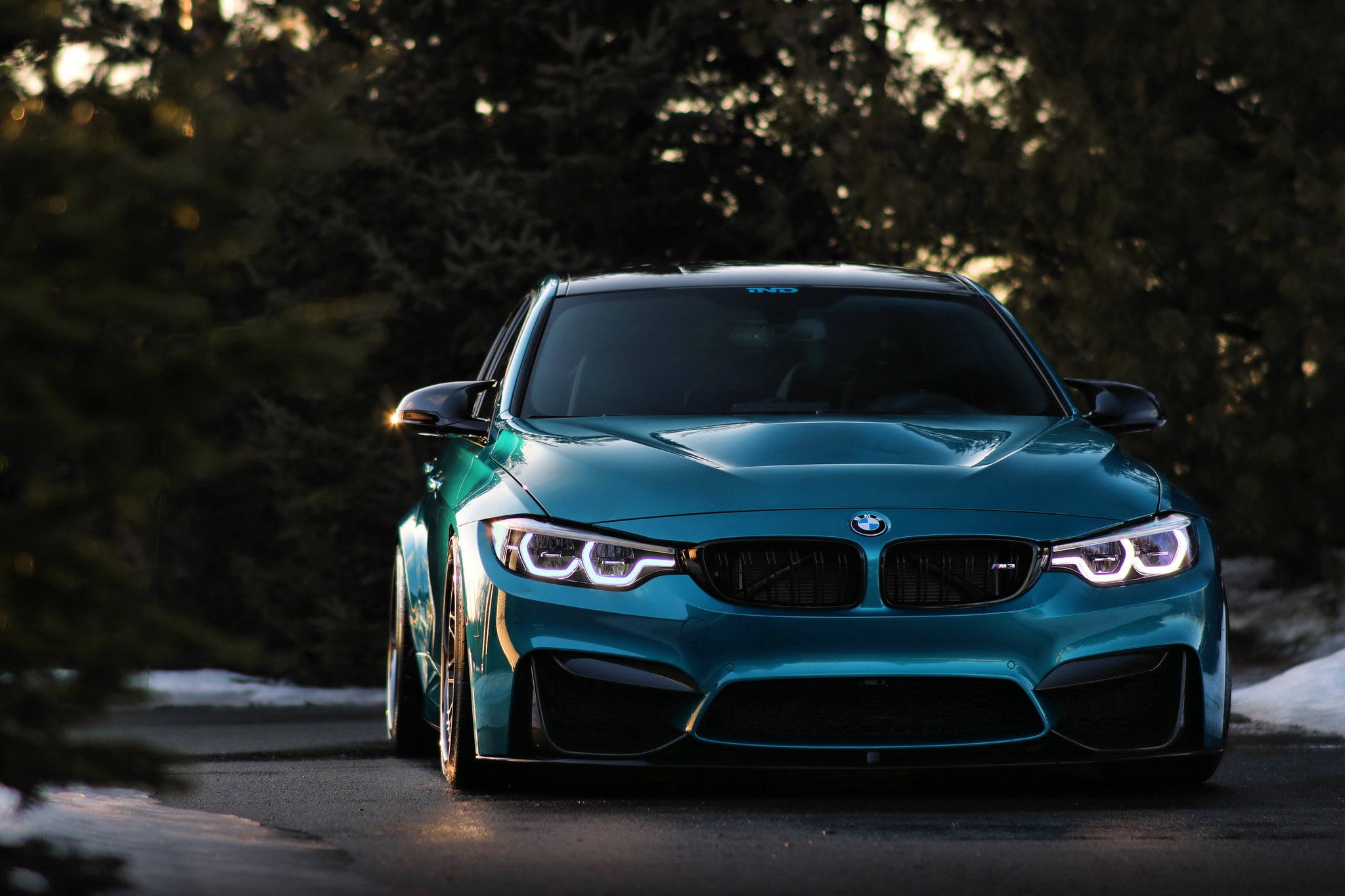 藍綠色BMW筆電桌布 壁紙