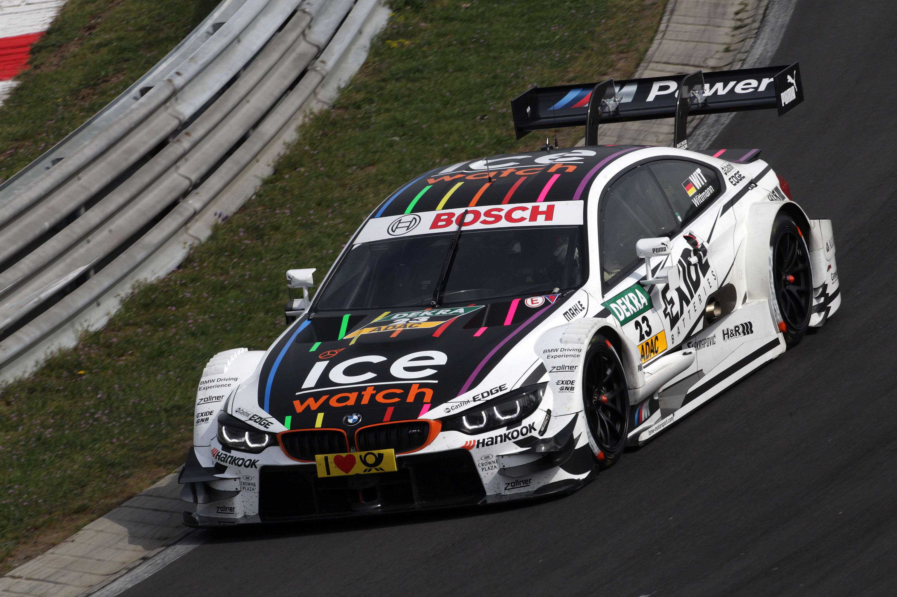流線敏捷的BMW M4 DTM賽車 壁紙