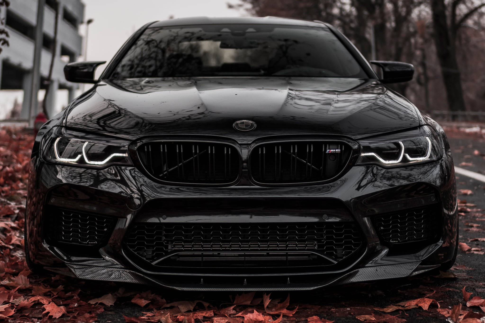 亮黑色BMW M5筆電桌布 壁紙