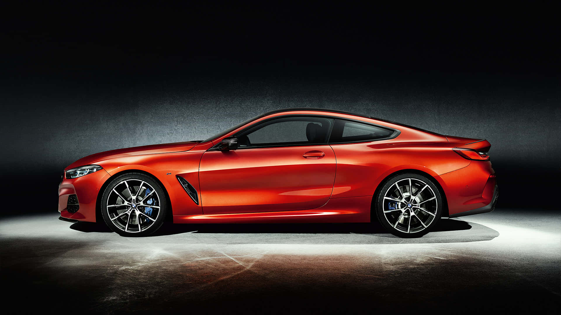 BMW M8 側面輪廓 1920x1080 M系列背景 壁紙