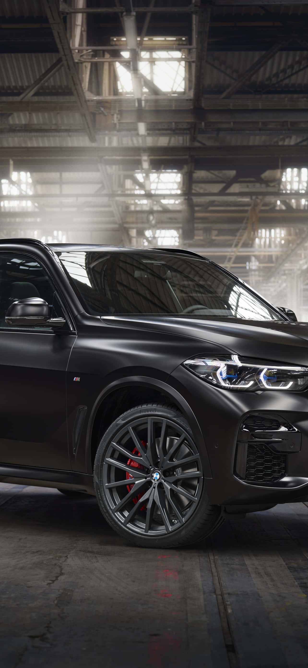 气势磅礴的BMW X6 M在路上 壁紙