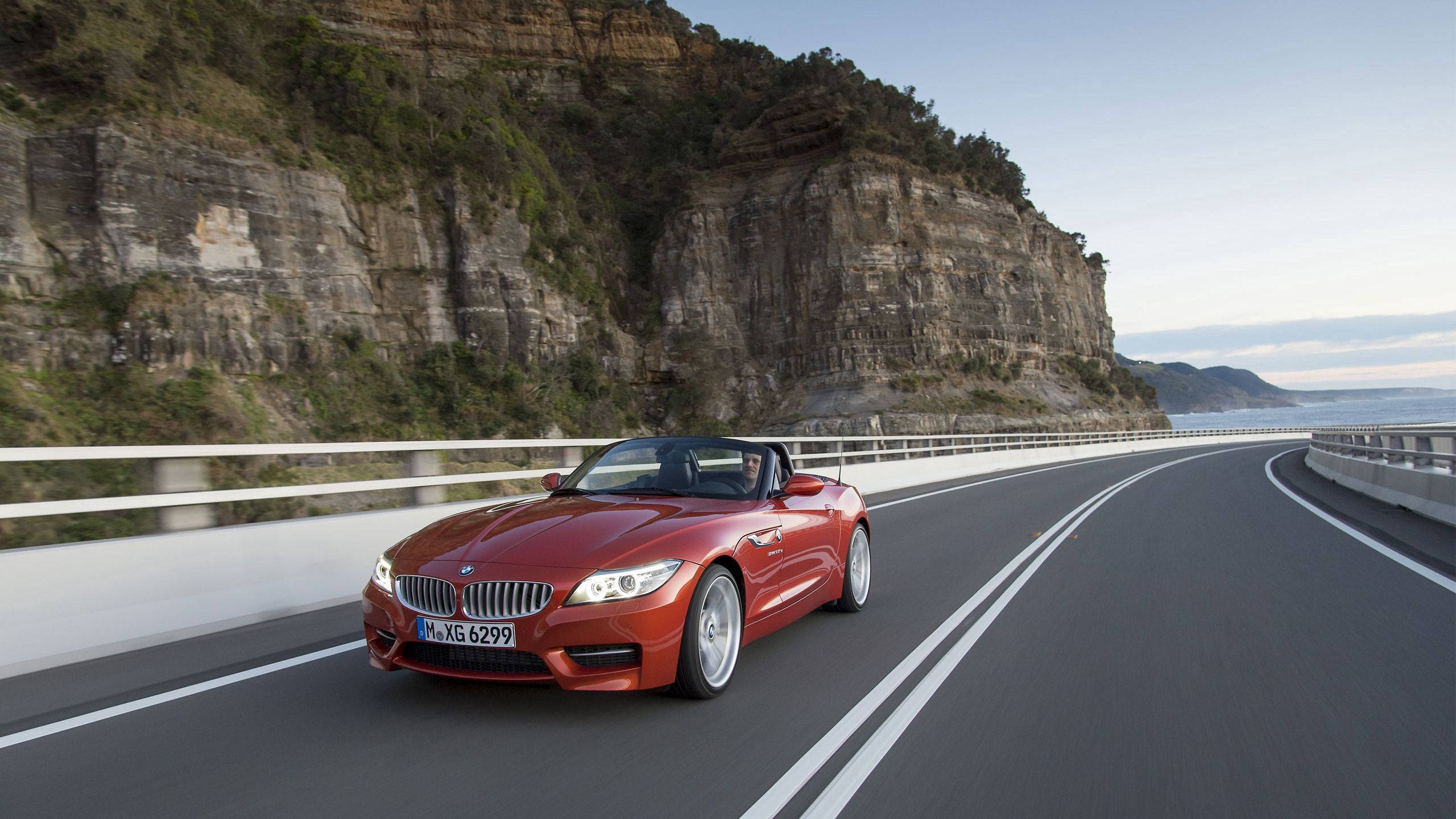 深橙色BMW Z4 壁紙