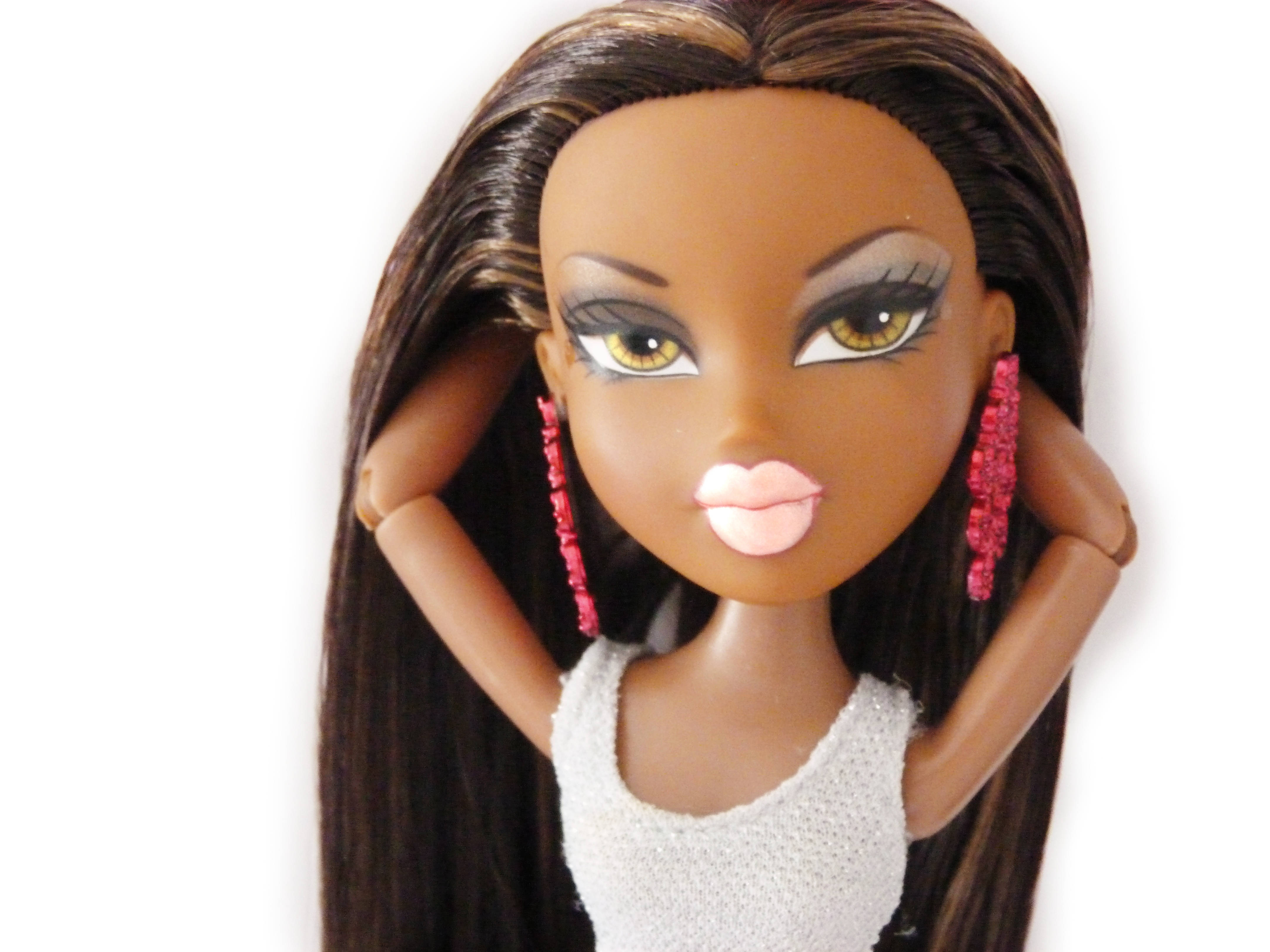 擁抱時尚達人內心，展現 Bratz 前衛美學 壁紙