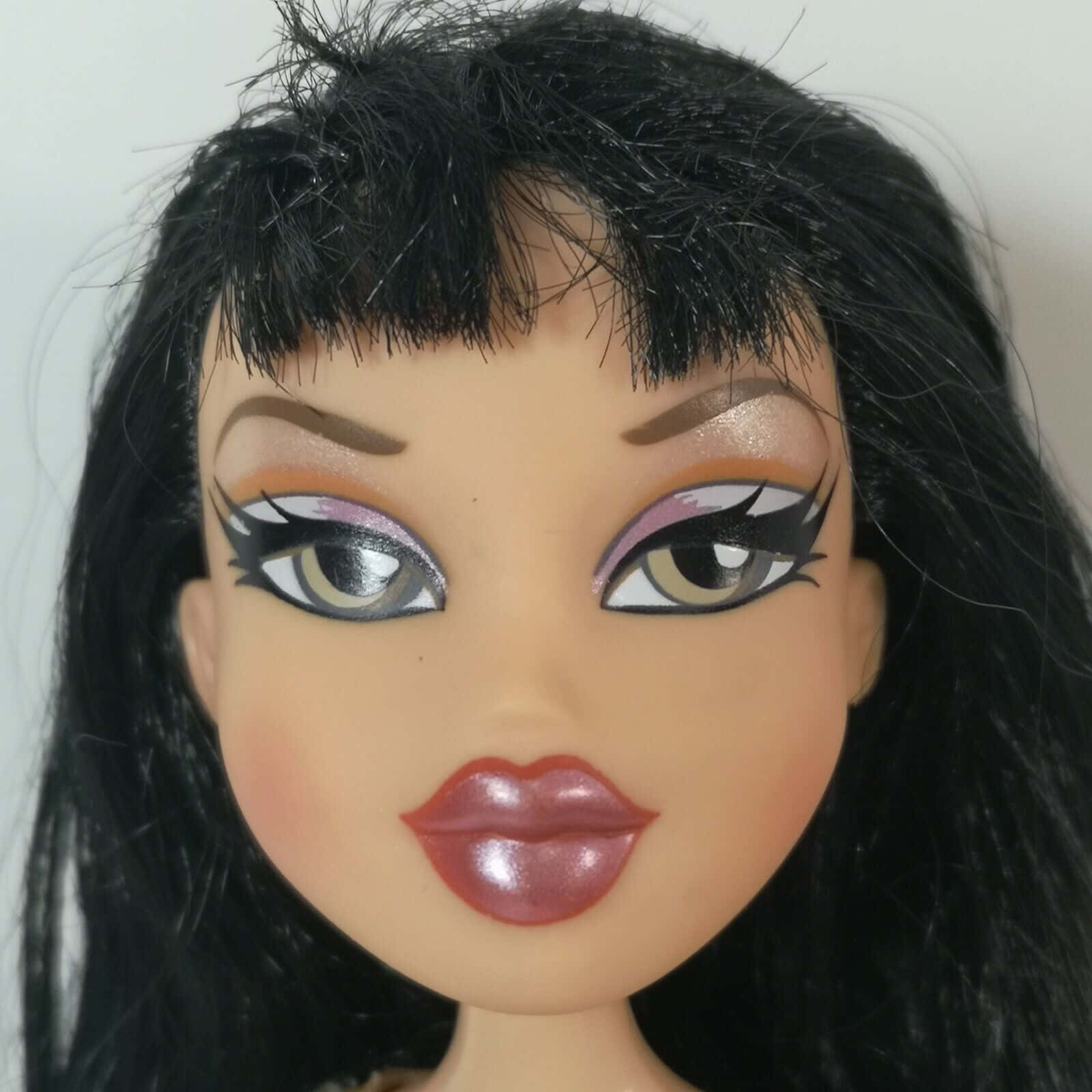 與朋友盡情玩樂，展現 Bratz 美學的個人風格！ 壁紙