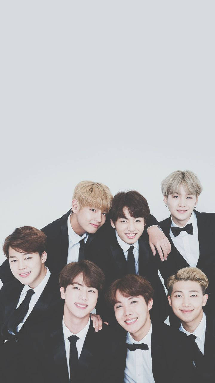 BTS 黑色西裝，氣場全開 壁紙