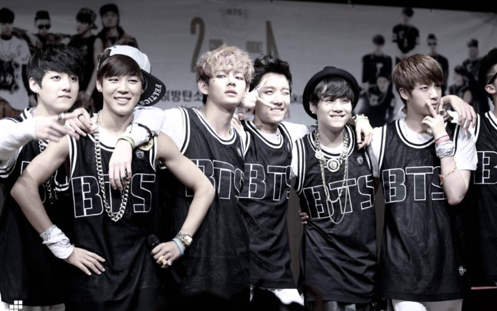 BTS 2013年出道团体合照 壁紙