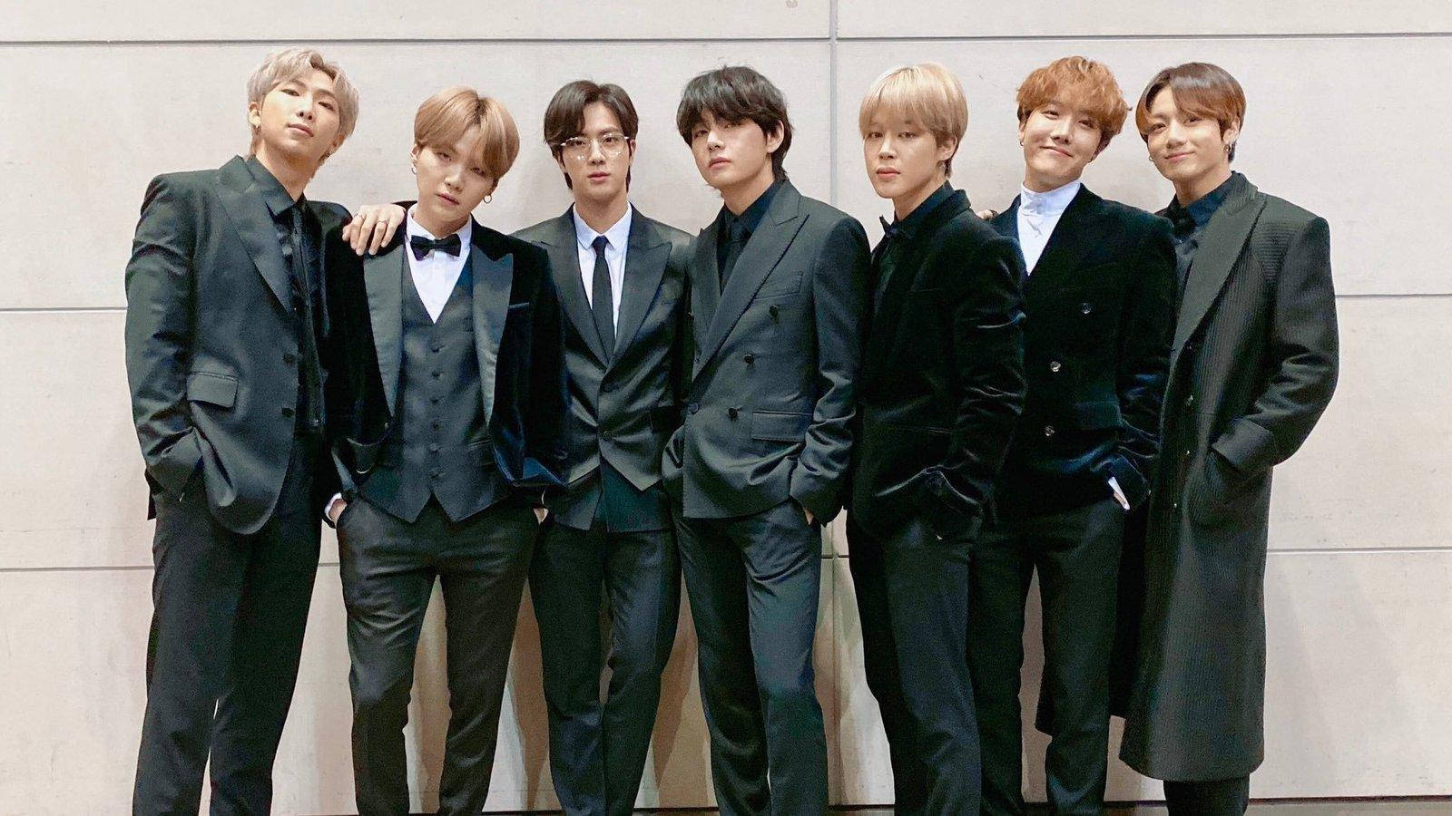BTS 2020 黑色西裝 壁紙
