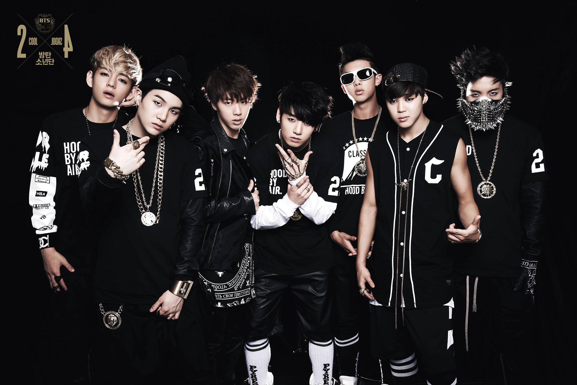 BTS 團體黑白都市美學 壁紙