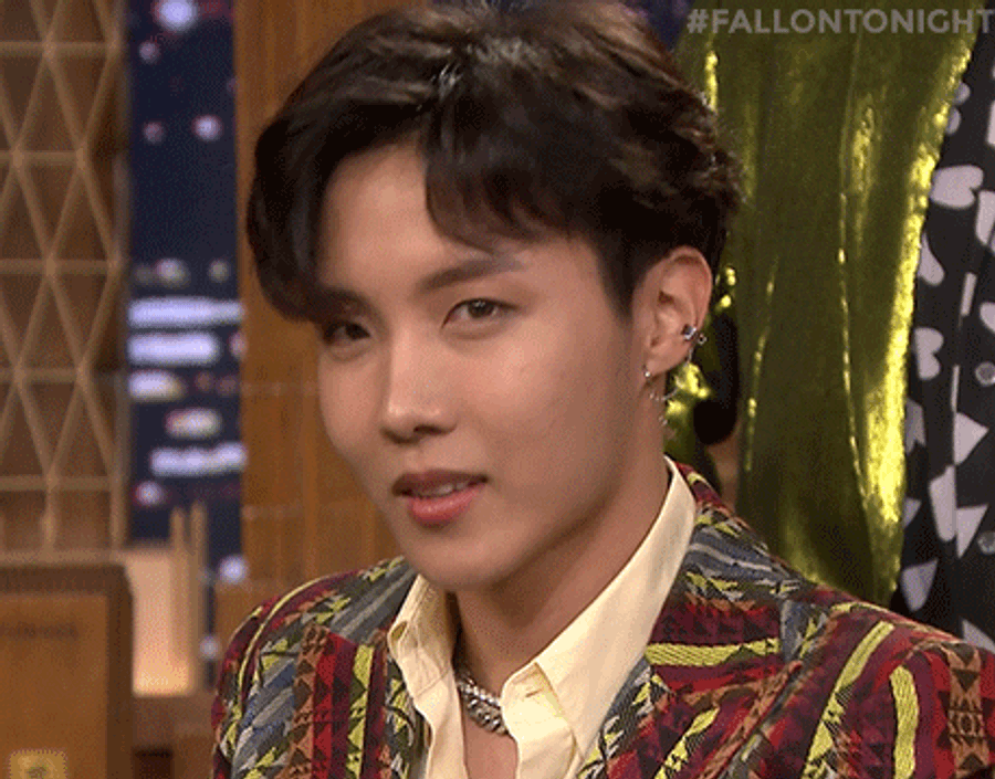 BTS 的 J-Hope 休閒穿搭散發魅力 壁紙