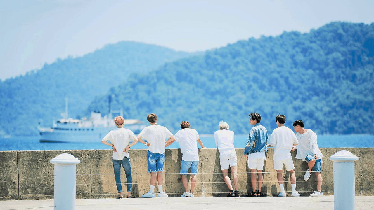 BTS 桌面眺望大海 壁紙