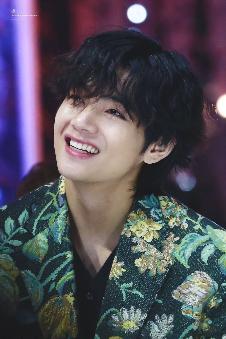 BTS V 花卉圖案外套 壁紙