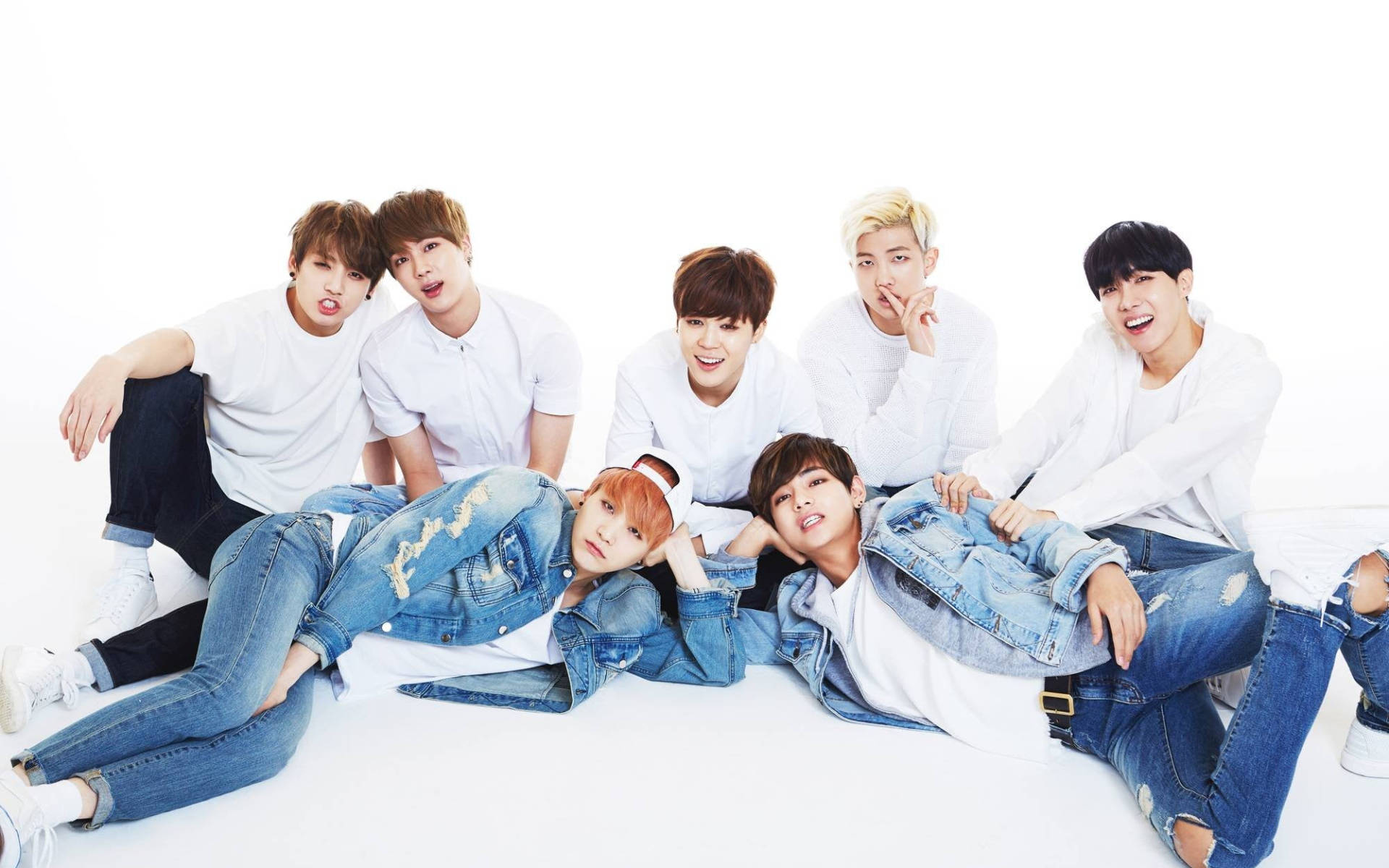 BTS 全員牛仔褲合照 壁紙
