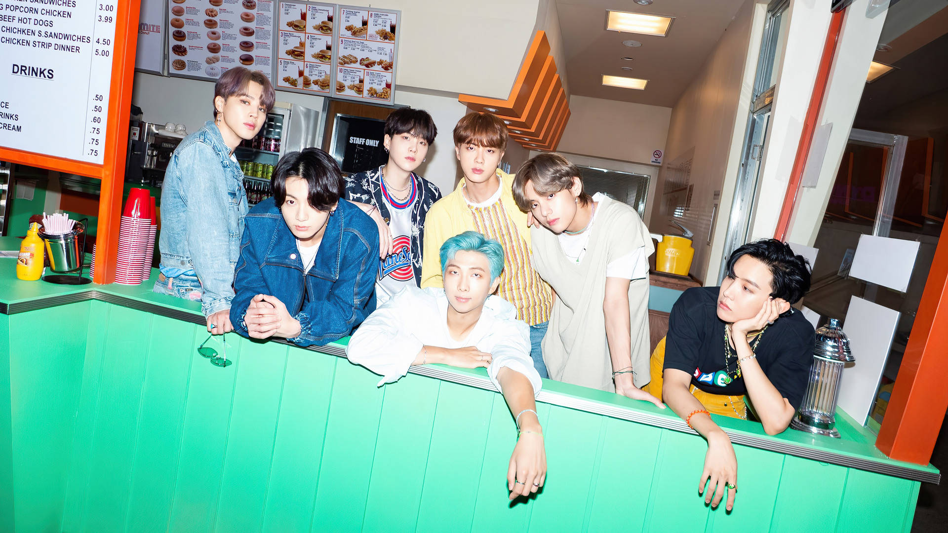BTS《Dynamite》團體照 壁紙