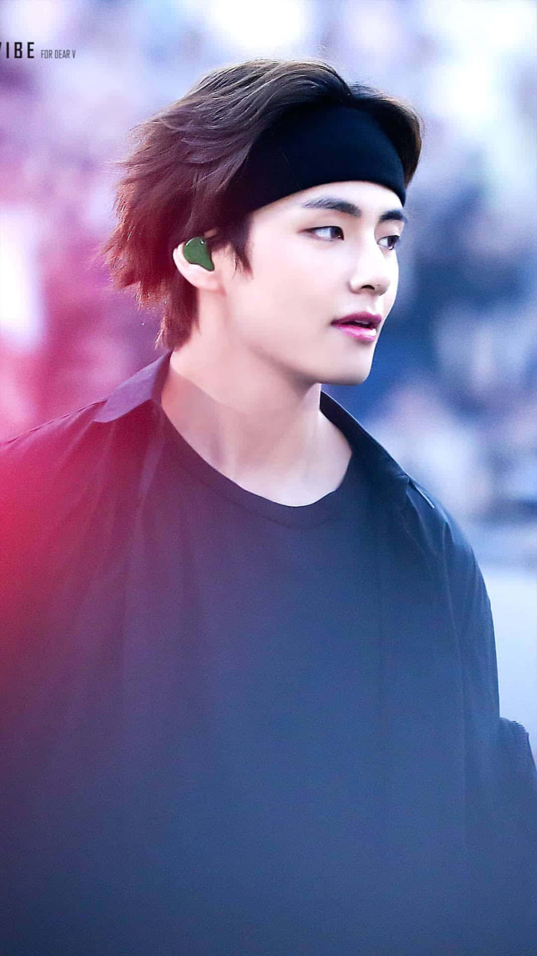BTS成員V側面特寫 壁紙