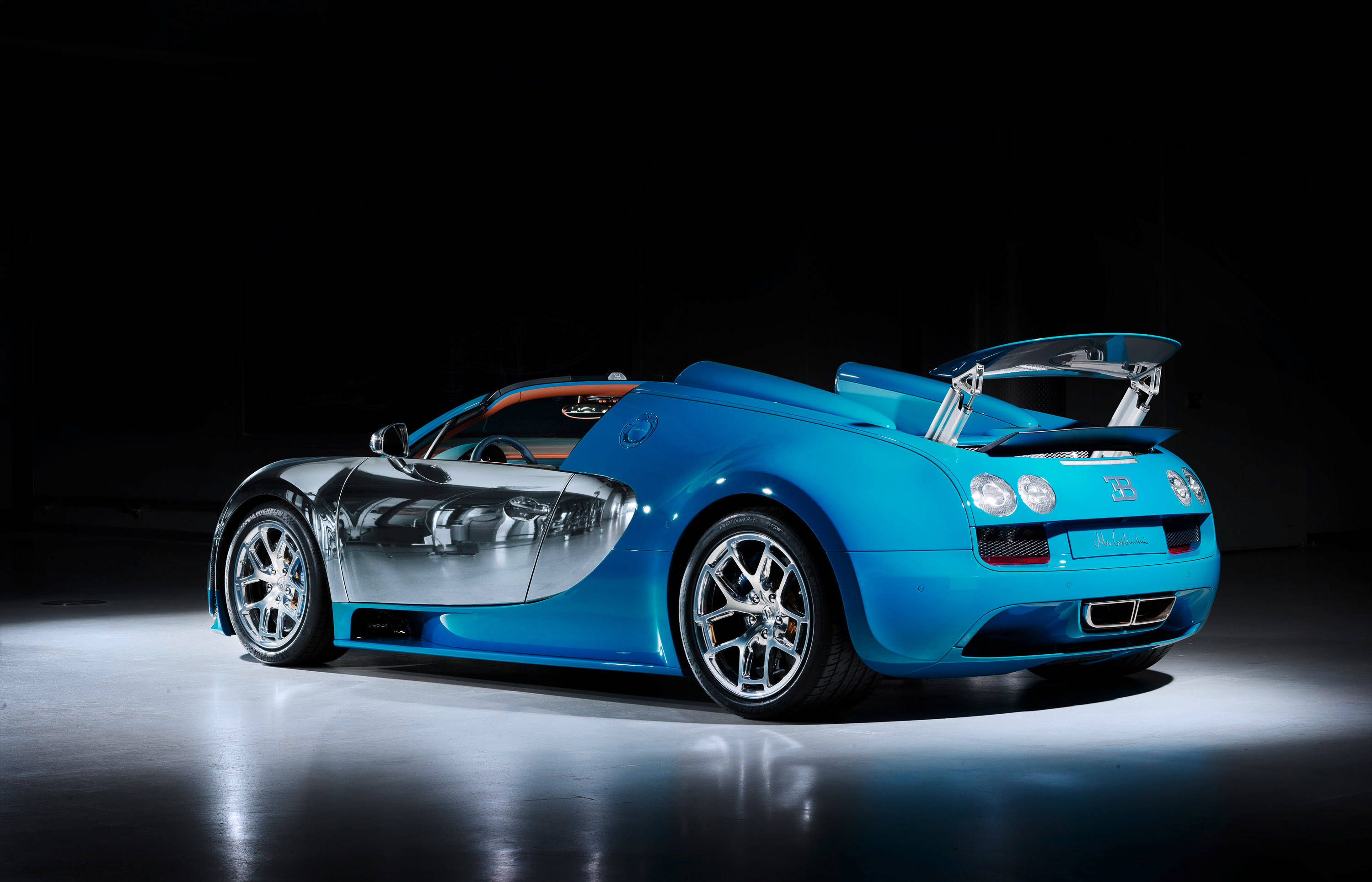 Bugatti Veyron 車尾視角 壁紙