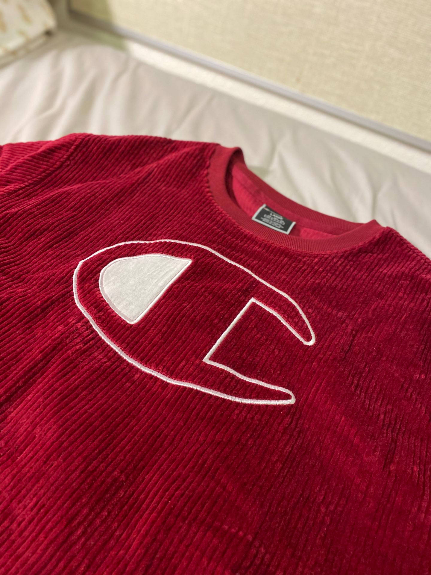 Champion 红色羊毛运动衫 壁紙