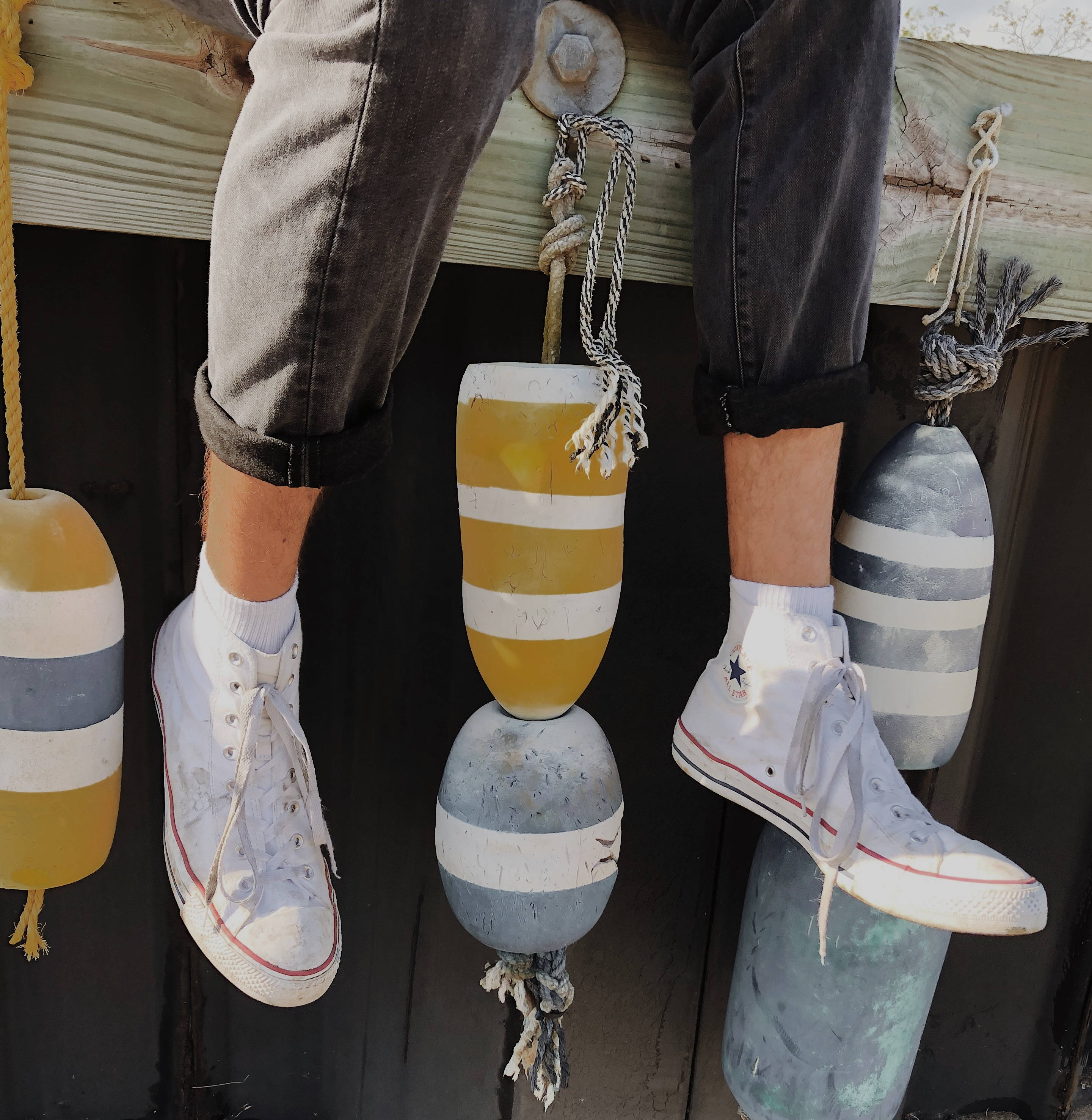 經典白色Chuck Taylor Converse帆布鞋 壁紙