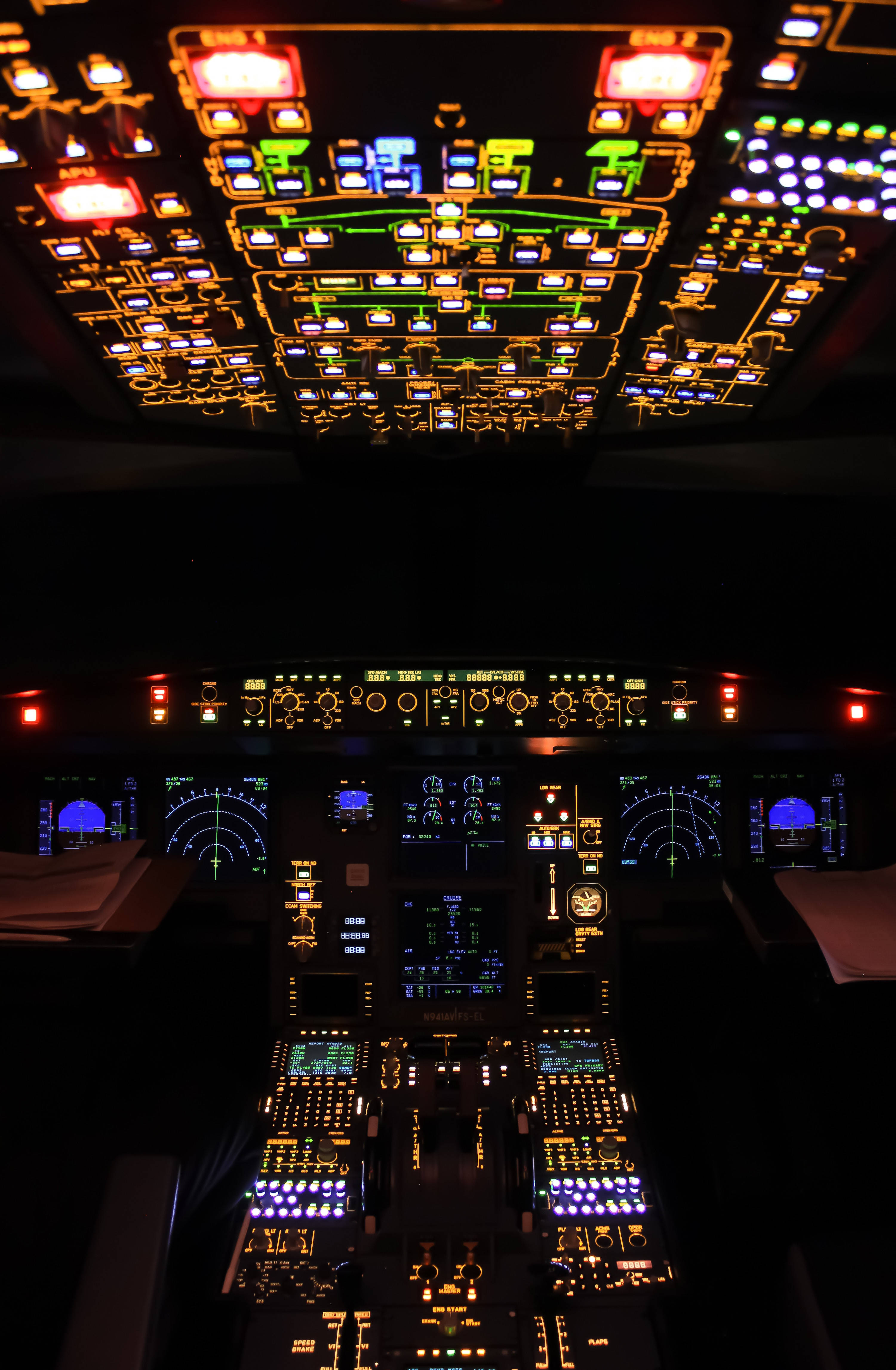 現代數位飛機 cockpit 壁紙