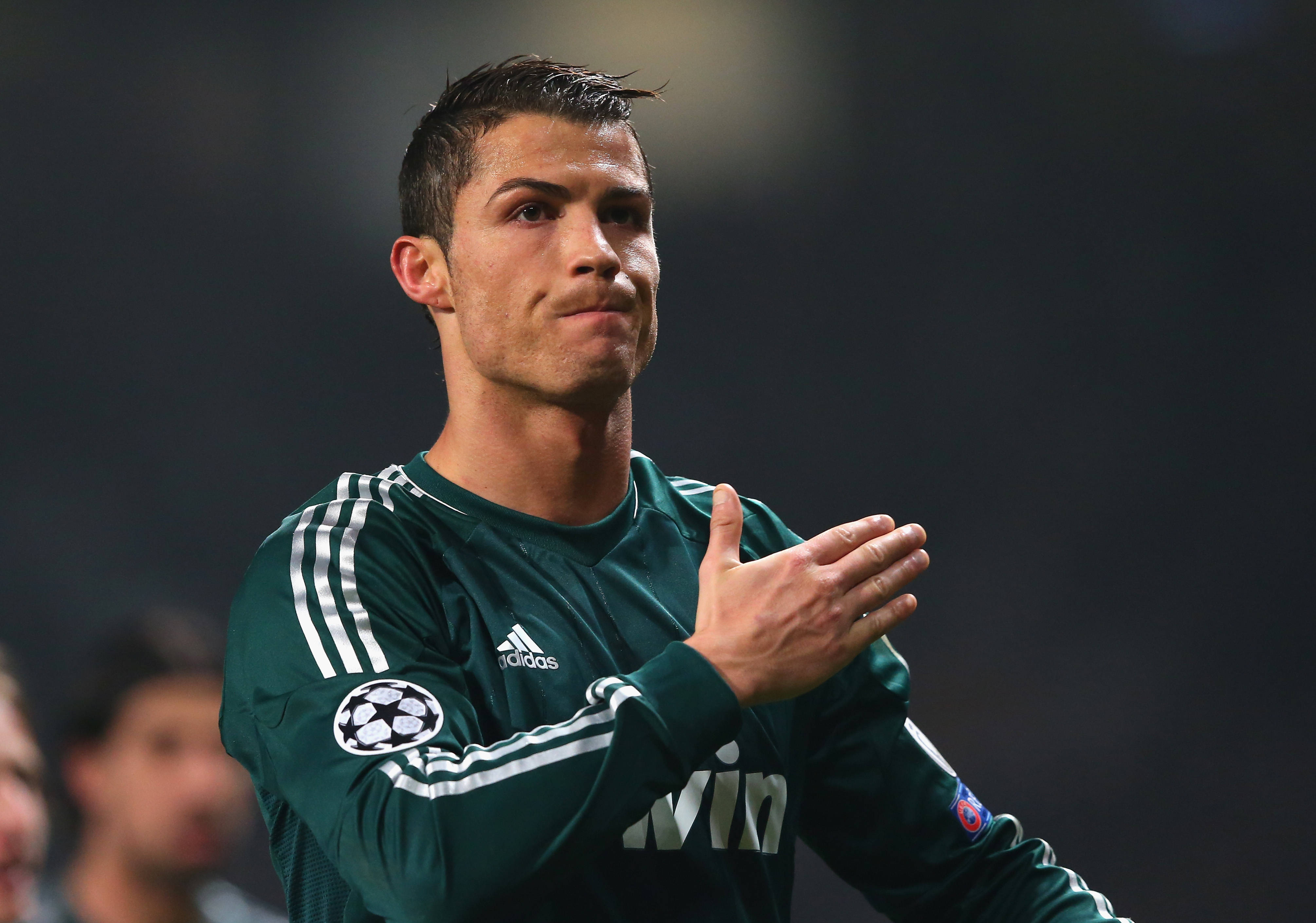 CR7 克里斯蒂亚诺·罗纳尔多身穿绿色球衣 壁紙