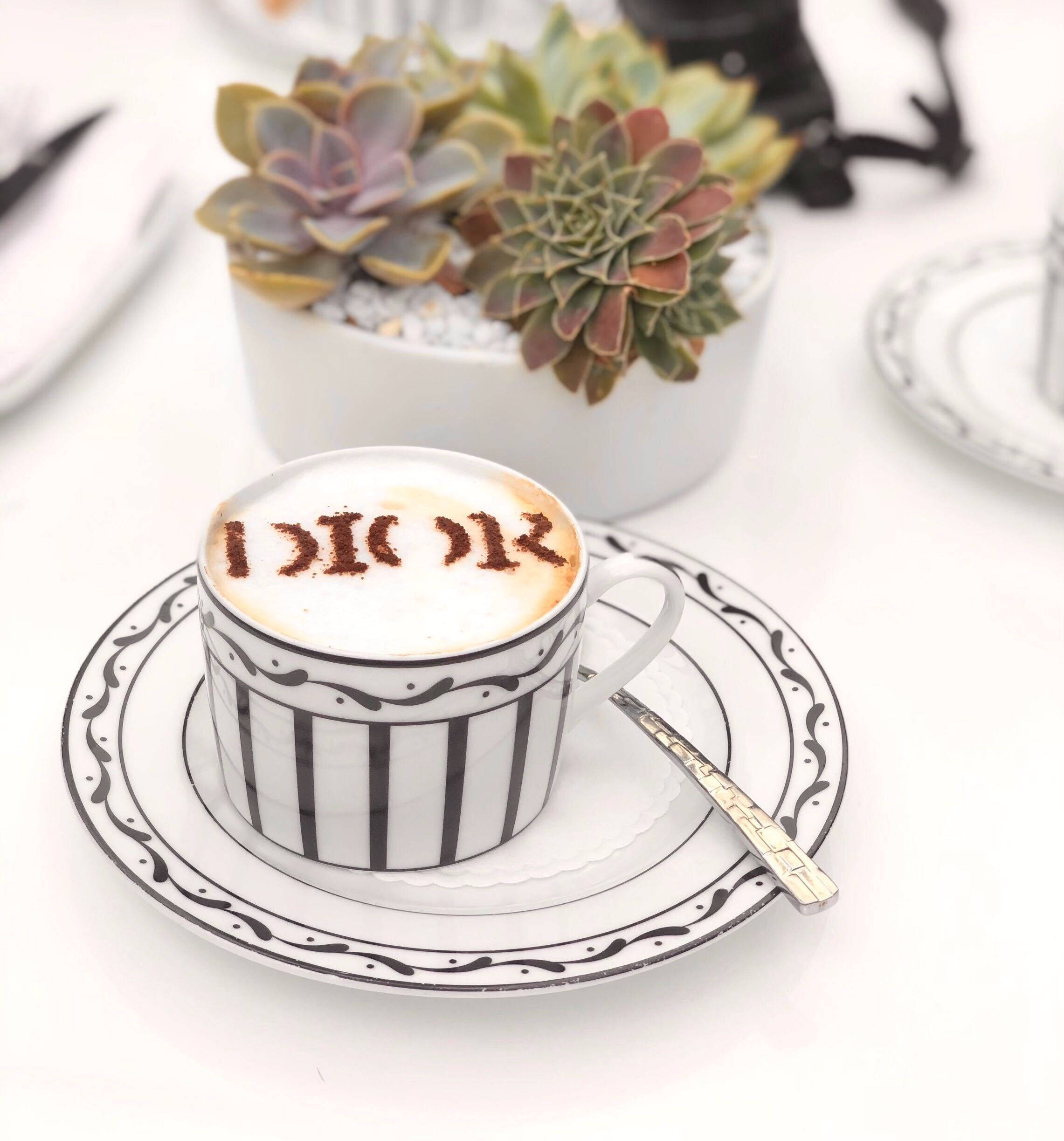 Dior 咖啡館卡布奇諾 壁紙
