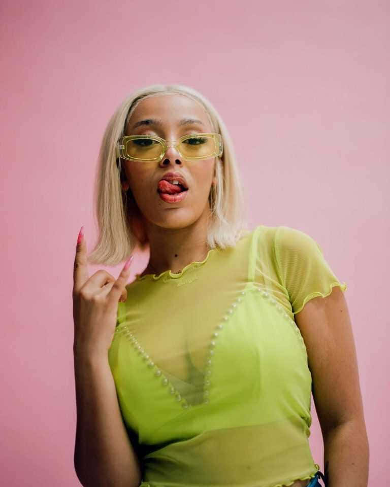 Doja Cat 展現俏皮態度 壁紙