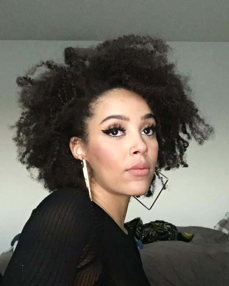 Doja Cat 散发正能量与时尚魅力 壁紙
