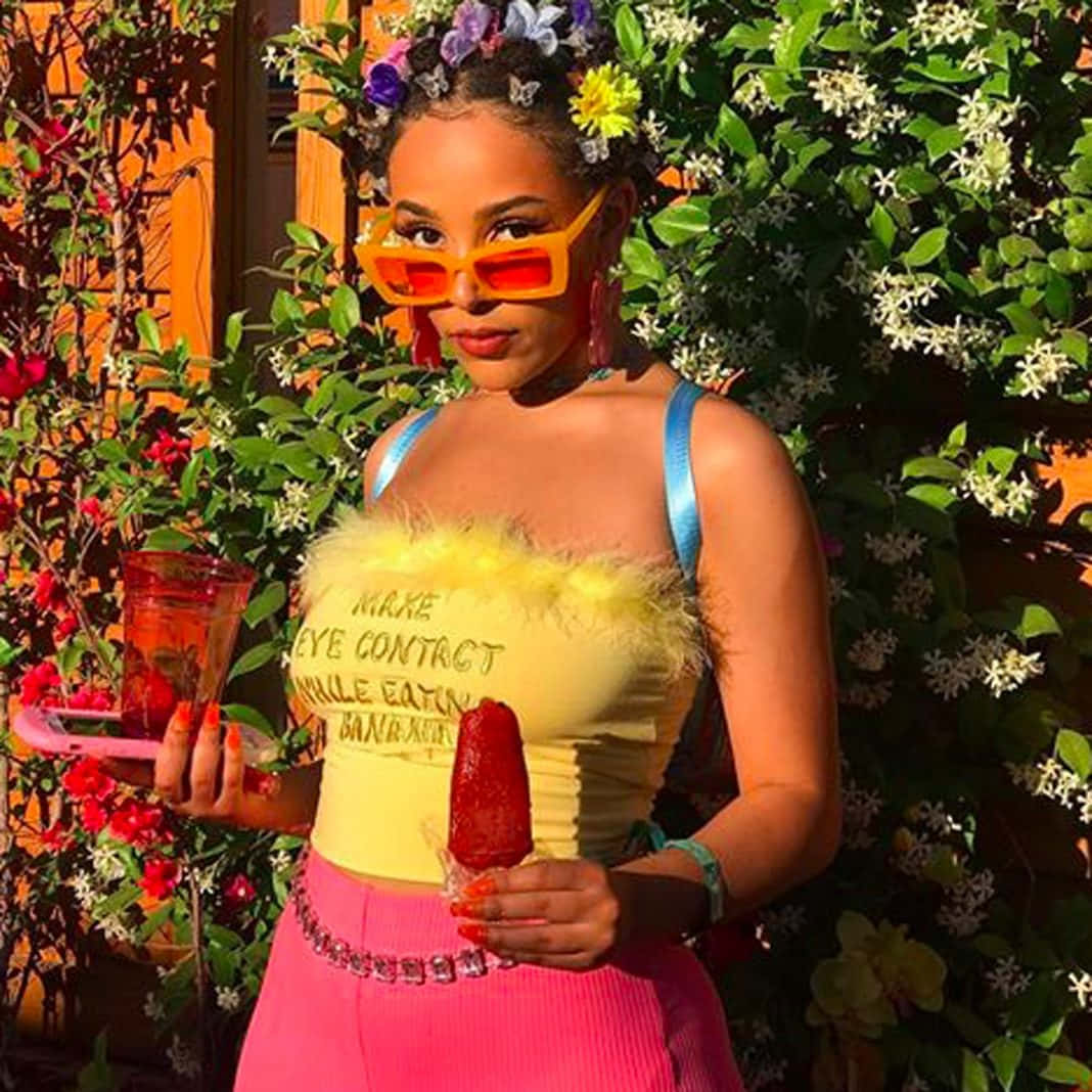 「Doja Cat 以獨特風格與感染力十足的活力搶盡風采」 壁紙