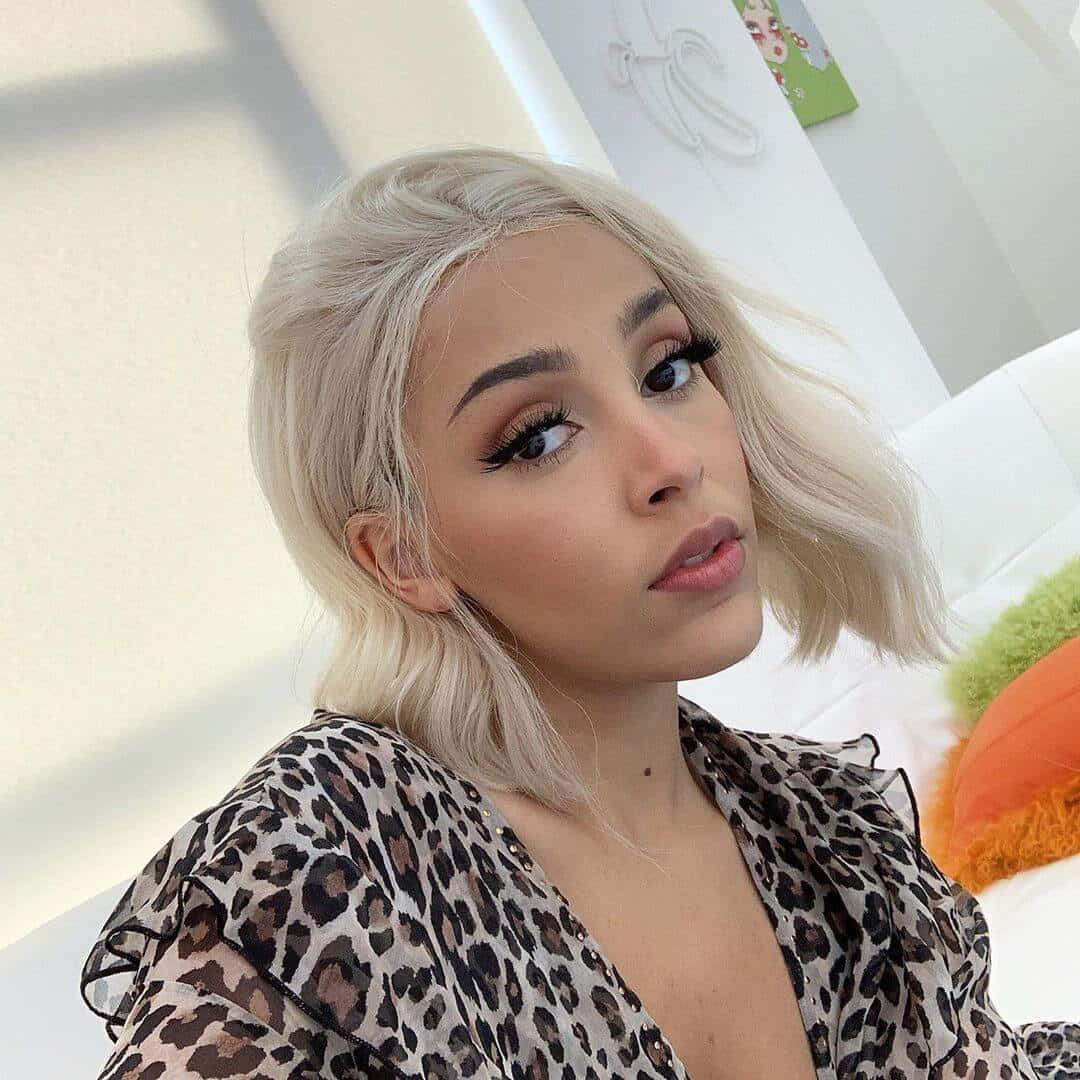 Doja Cat 閃耀眼妝與燦爛笑容展現美麗 壁紙