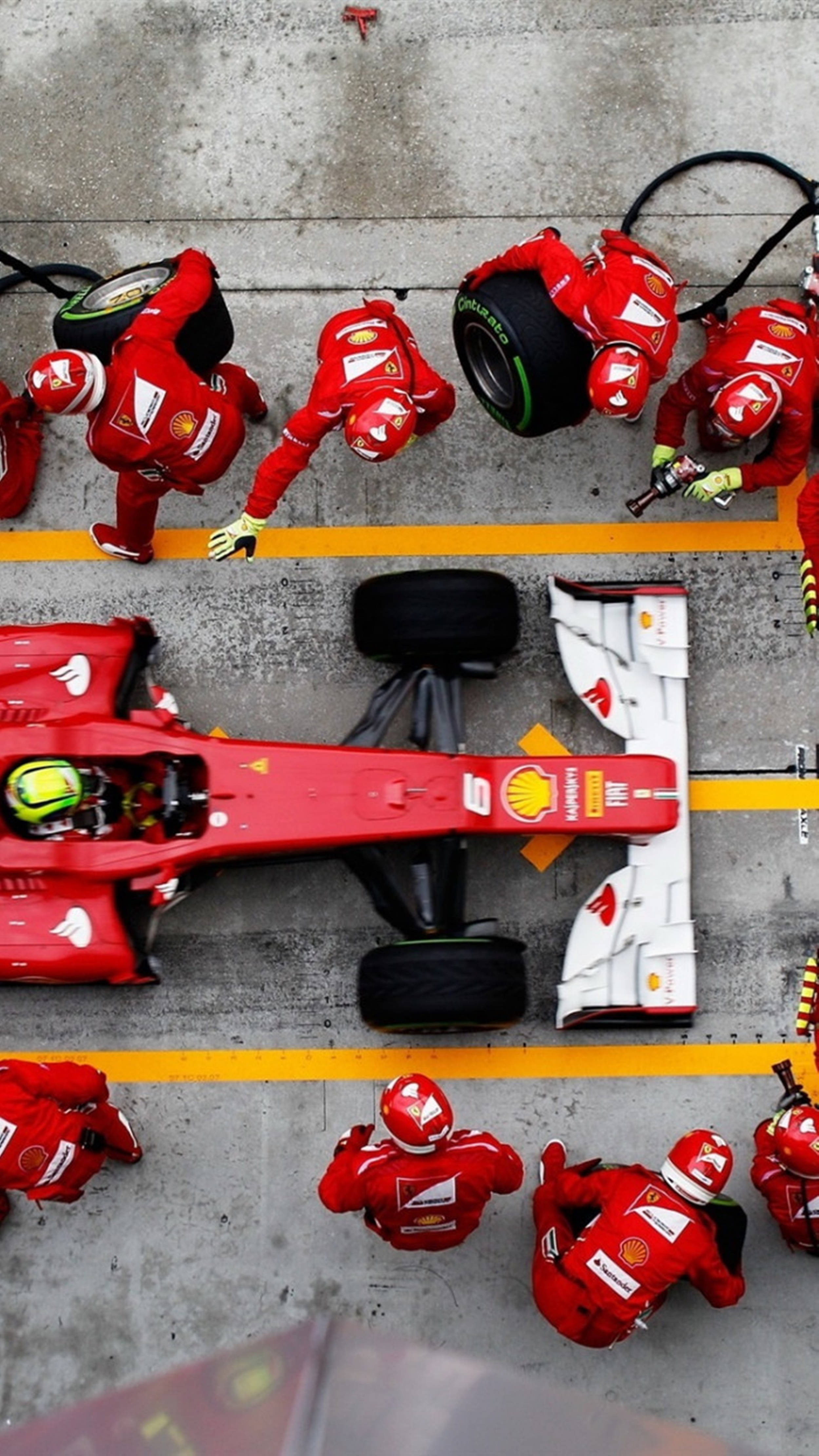 F1 賽事經典瞬間：紅色法拉利10號與車手手機桌布 壁紙