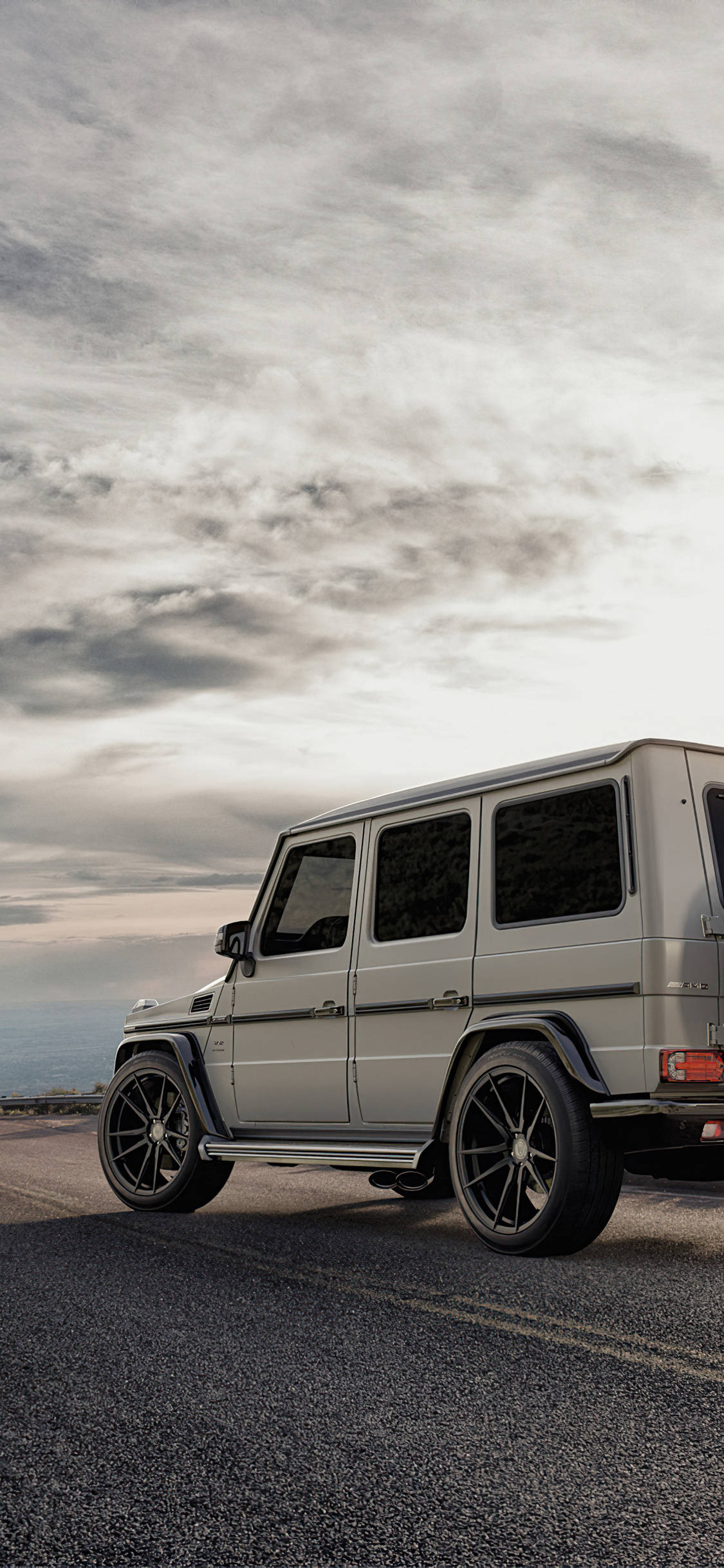 梅赛德斯奔驰白色G-Wagon iPhone 壁紙