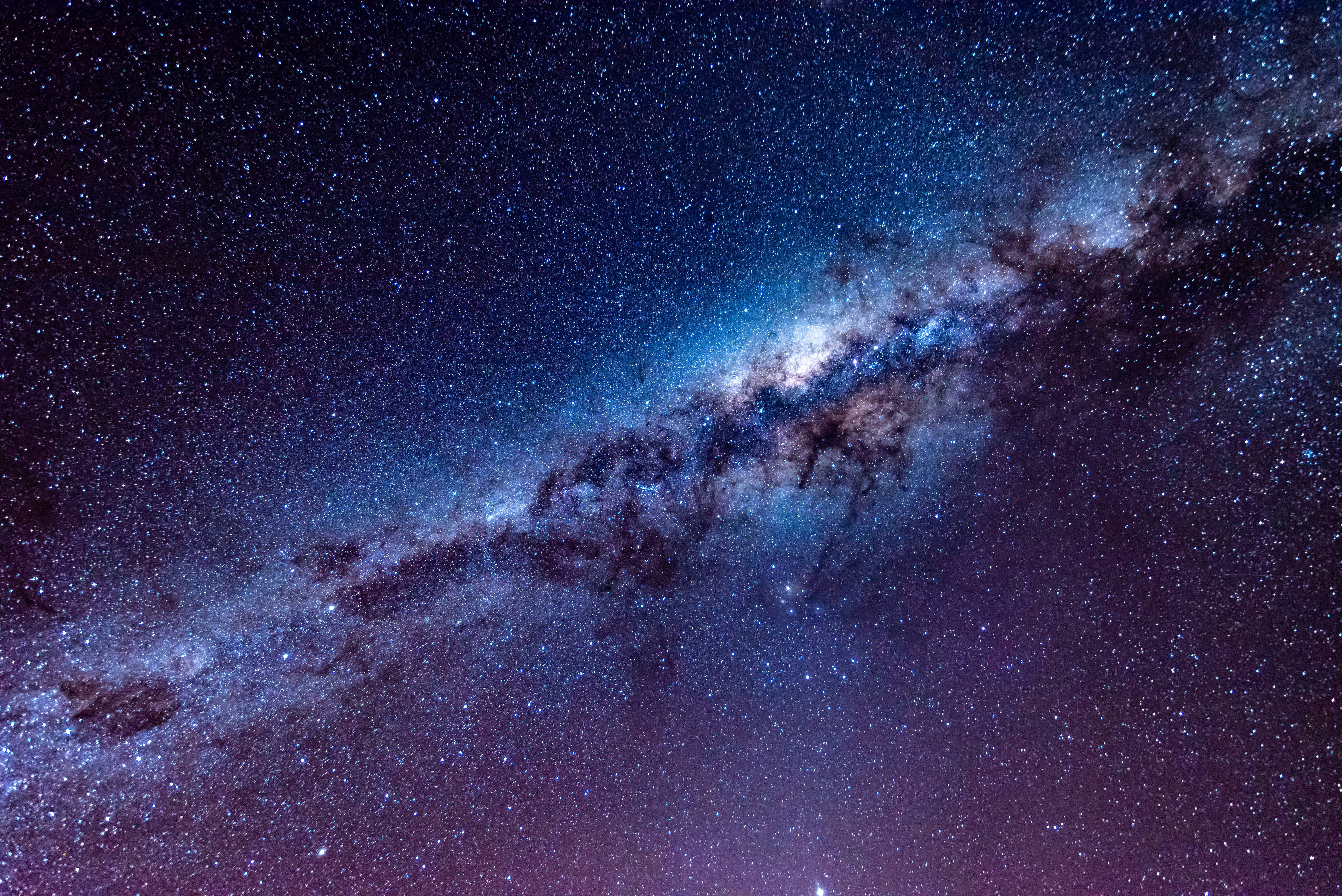 完美狀態下的時尚三星Galaxy S10 Plus 壁紙
