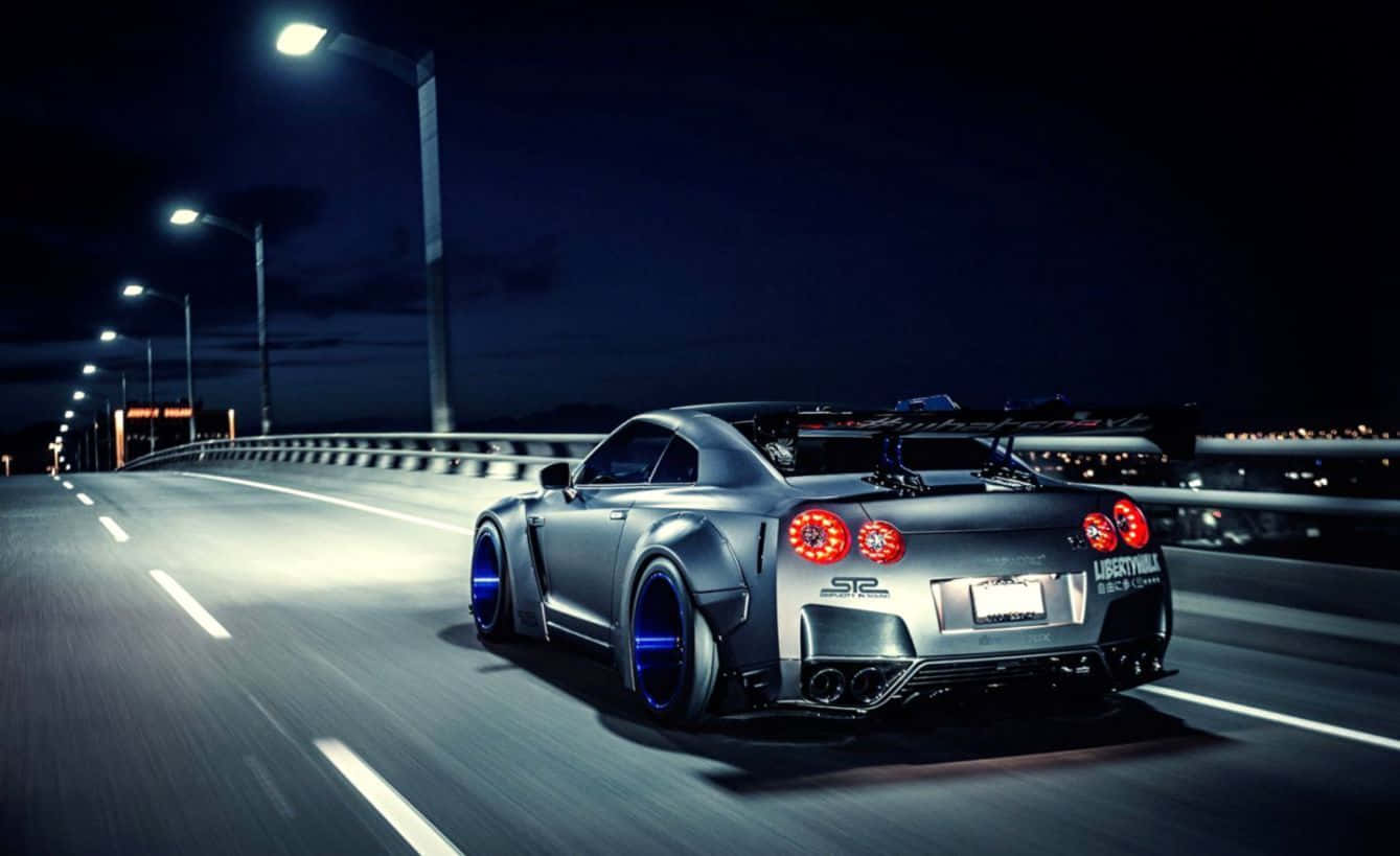 GTR R35 夜間公路 壁紙