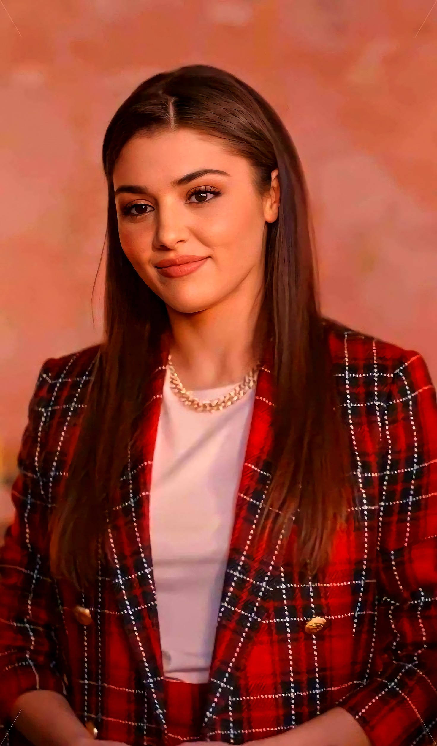 Hande Ercel 微笑 壁紙