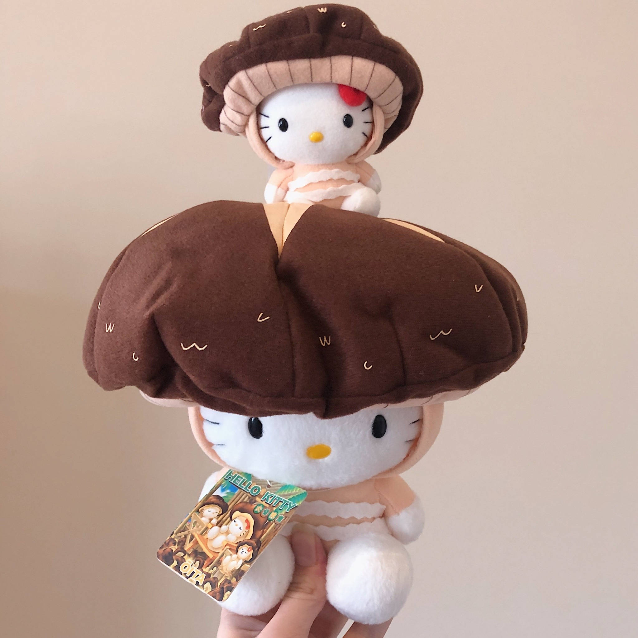 蘑菇玩偶Hello Kitty头像 壁紙