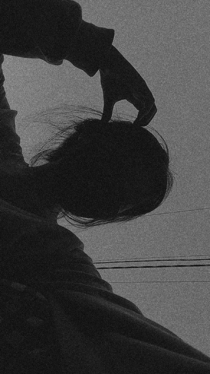 女孩剪影暗色Instagram个人主页 壁紙